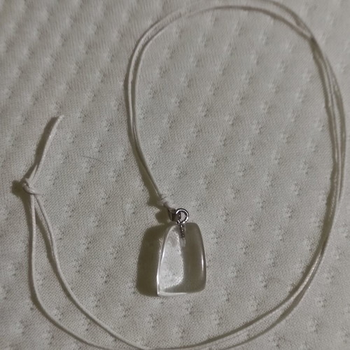 Quartz pendant necklace