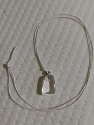 Quartz pendant necklace