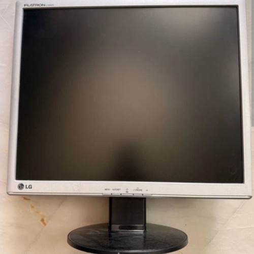 LG Flatron L1942PE-SS 19" LED monitor used, black and silver frame