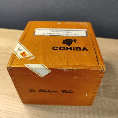 Empty wooden Cohiba 25 Robustos box used