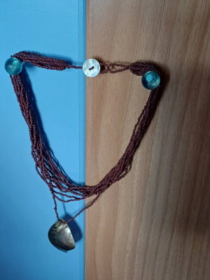 Necklace new made of brown beads