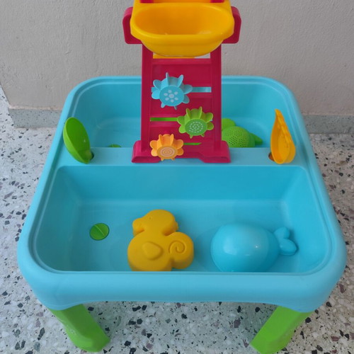 Children's sand and water play table