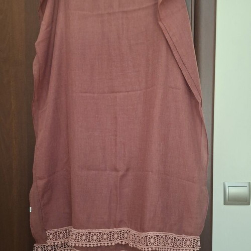 Scarf like new, apple rose color with detailed edging