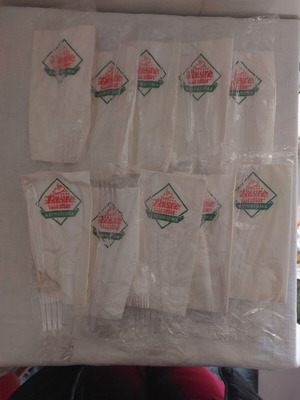 Plastic set fork, knife and napkin, pack of 10 sets