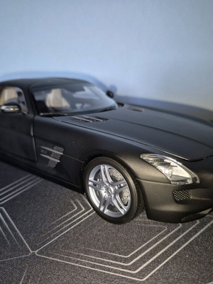 Mercedes SLS AMG Minichamps 1:18 limited edition new, matte black