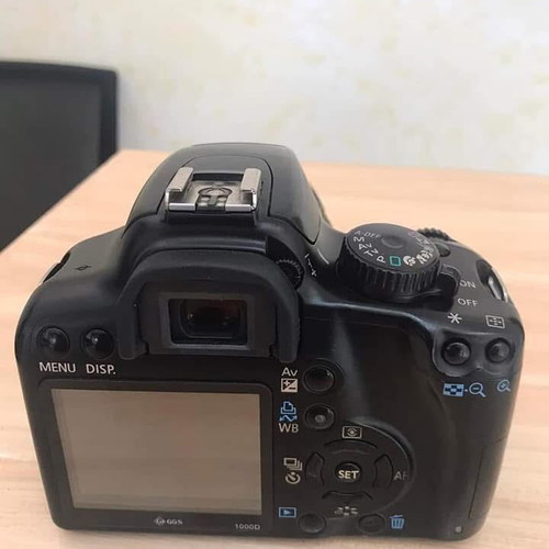 Canon EOS 1000D camera like new with 18-55 lens