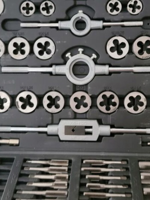 Colaouza tap and die set new