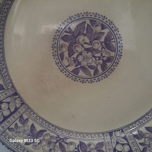 English collectible plate circa 1885