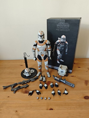 Sideshow Collectibles 1/6 Clone Trooper Deluxe without two interchangeable hands, 212th Attack Battalion