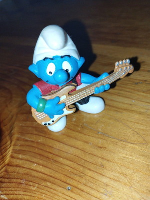 Harmony Smurf playing guitar new