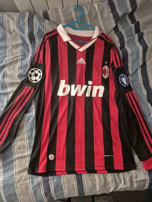 Ronaldinho Milan football jersey long sleeve like new, size M