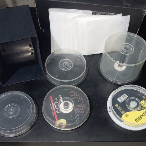 Various CD and DVD cases used, about 100 pieces