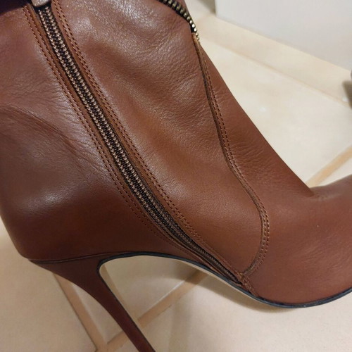 Mark Milan tan ankle boots like new, leather, size 38