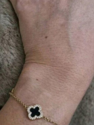 Al Oro Van Cleef Gold Bracelet 14k like new with stamps
