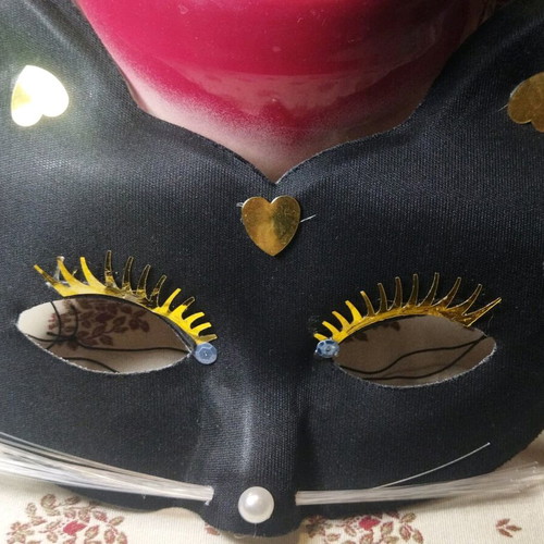 Cat carnival mask like new with pearl and golden hearts