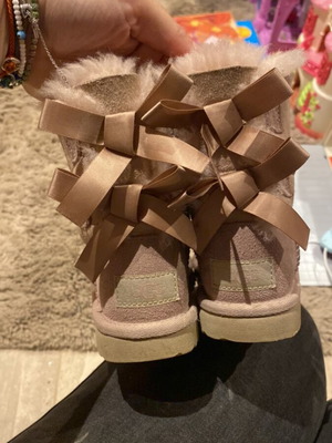 Ugg Australia baby boots used size 25 pink and purple