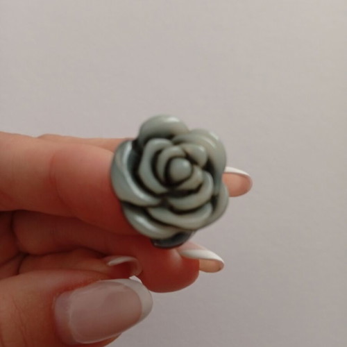 Ring like new black plastic rose shape