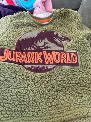Jurassic sweatshirt like new size 92/98 for 3 years old