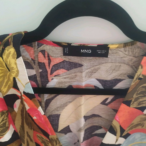 Mango crop shirt like new, multicolored