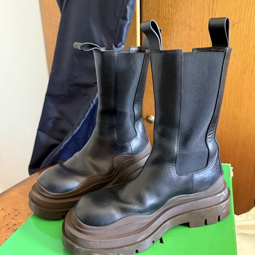 Bottega Veneta Lug Chelsea Boots black leather size 39