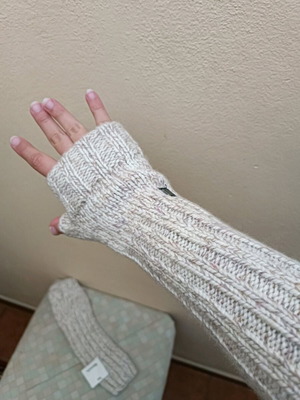 Bench knitted arm warmers new, beige with thumb holes