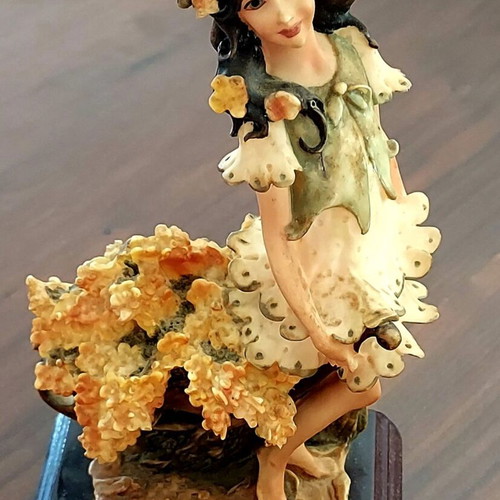 Italian 1980s figurine like new, handmade vintage decoration
