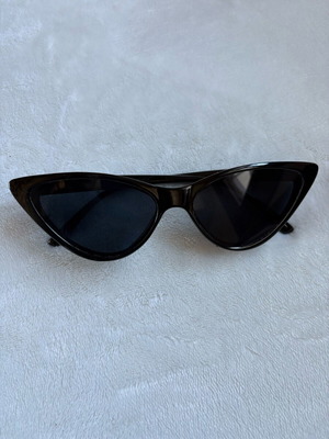 Black sunglasses like new