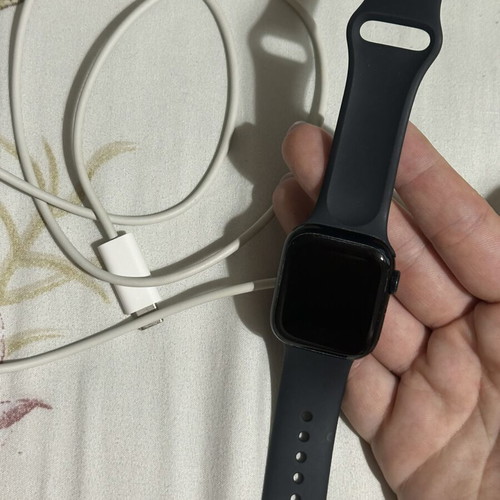 Apple Watch Series 8 41mm Aluminum Midnight with charger and strap