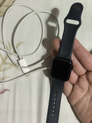 Apple Watch Series 8 41mm Aluminum Midnight with charger and strap