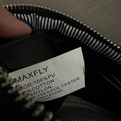 Maxfly women's crossbody bag like new, black with three compartments