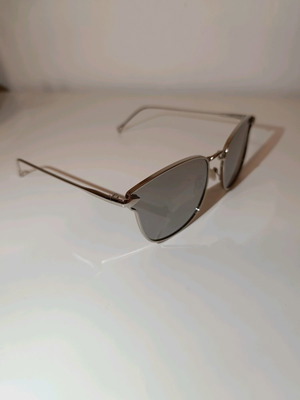 Mirror sunglasses used