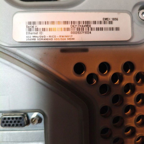 Apple Power Mac G4 desktop with keyboard