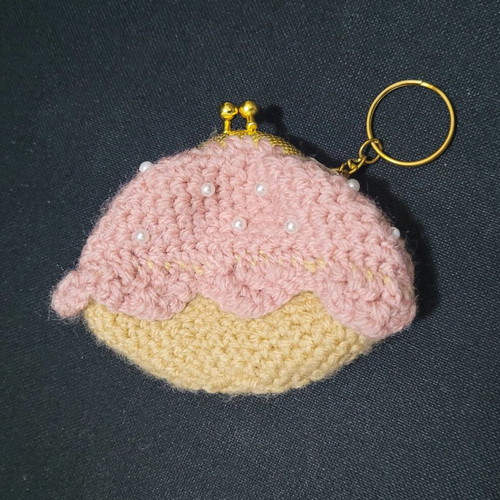 Crocheted coin purse like new, beige and pink