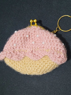 Crocheted coin purse like new, beige and pink