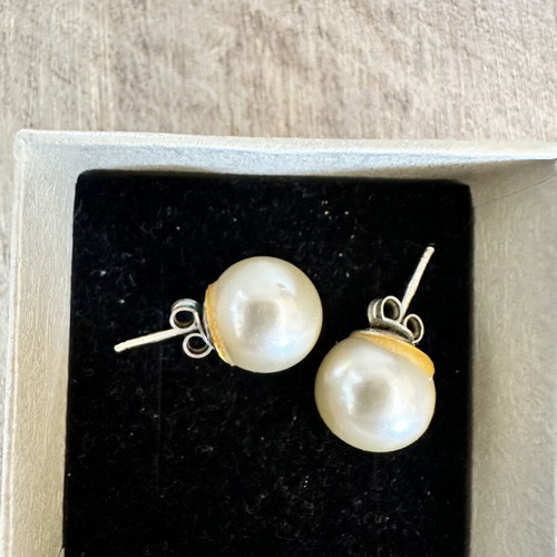 Pearl earrings like new, champagne color, silver
