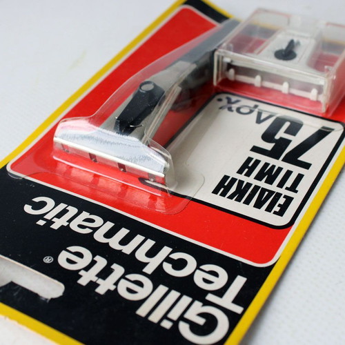 Gillette Techmatic Vintage 80's razor with replacement, new