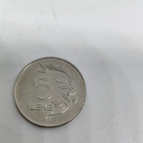 Collectible 5 Lekë coin Albania 1995 like new replica
