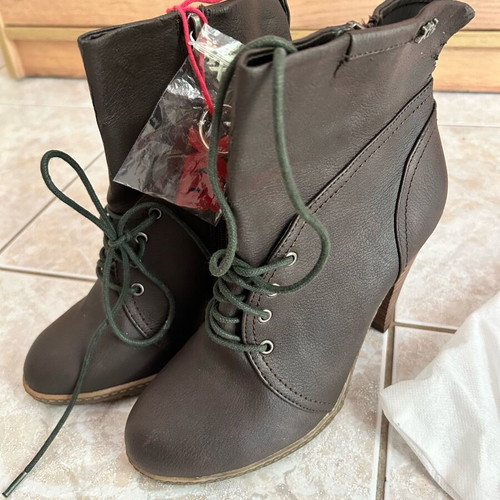Brown leather Xti ankle boots new, size 38