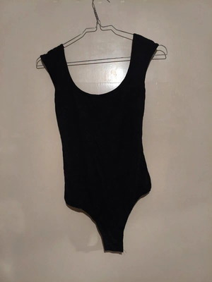 Black off-shoulder bodysuit s-m used with bow