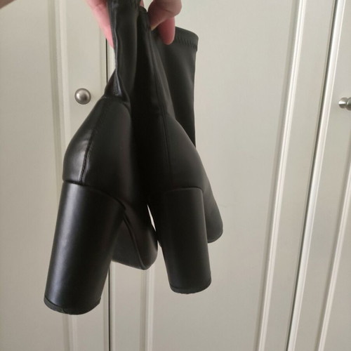 Black ankle boots size 37 like new with zipper