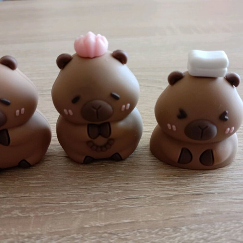 Capybara decorative figures like new for cake or kids room