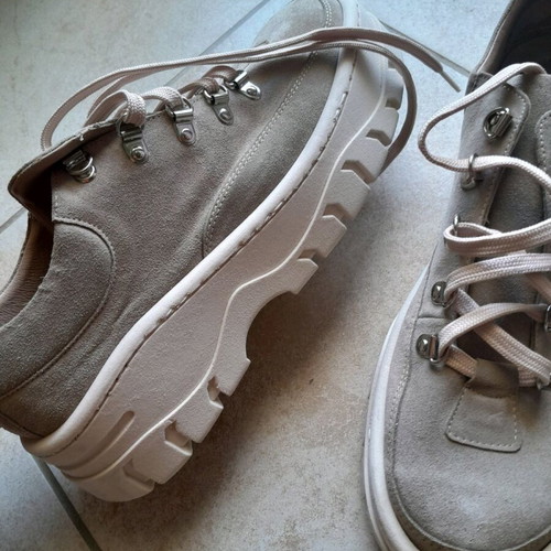 Glamazons beige athletic shoes size 40 new