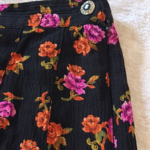 Vintage floral skirt SK & Company size 12 used, black with pink and orange flowers