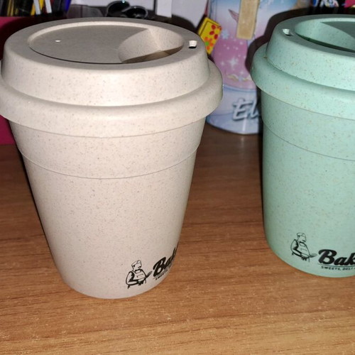 Plastic cups with lids used, set of two
