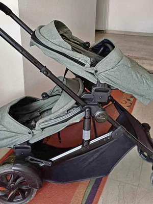 Καρότσι διδύμων σαν καινούριο με ποδόσακους και καλαθούνες