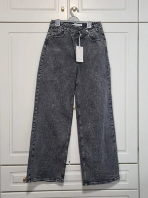 Grey jeans with crooked button, wide leg, size Medium