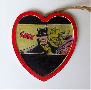 Κρεμαστό Ξύλινο Διακοσμητικό Καδράκι Καρδιά "Batman Kissed by Demon" - Χειροποίητο