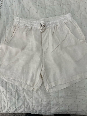 Sandy Kosta linen shorts used in excellent condition
