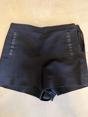 Zara shorts XS, black