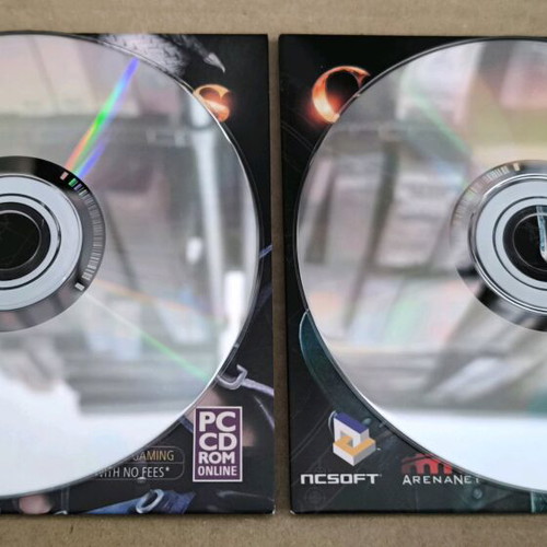 Guild Wars PC CD-ROM like new, complete in box